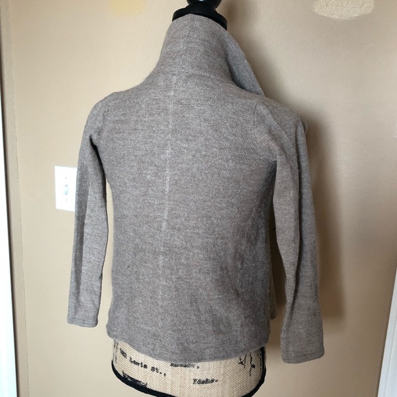 Tahari sweater wrap with buckle - Picture 5 of 8